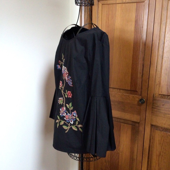 Jealous tomato embroidery top, New, Large - Picture 7 of 7